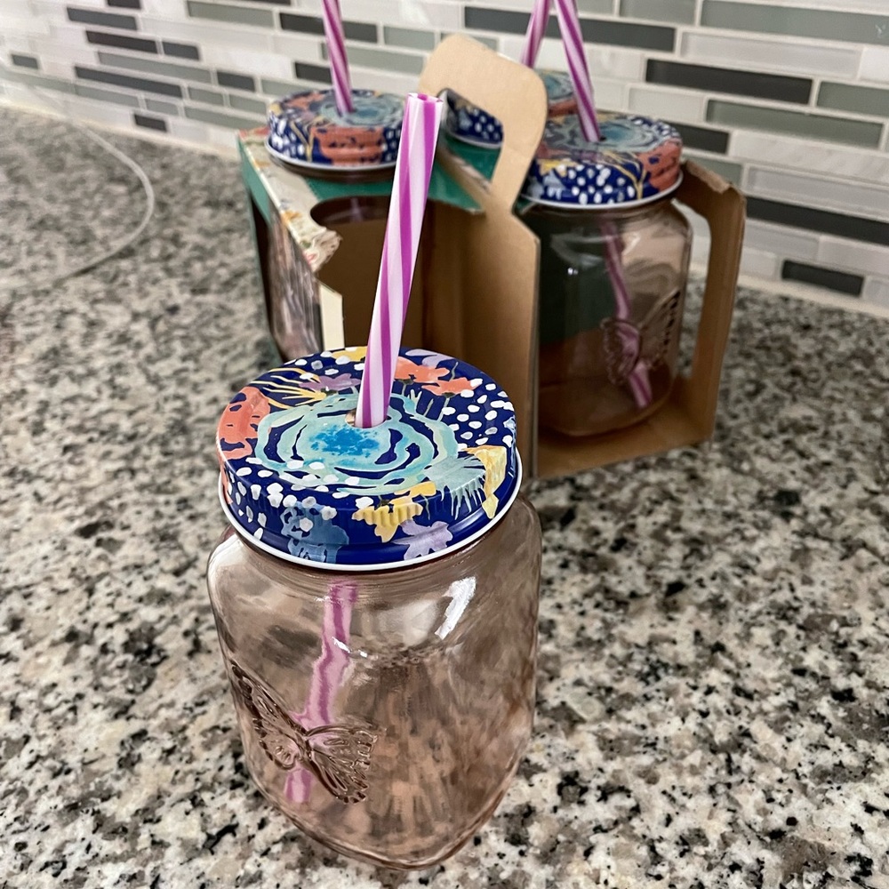 Drinking mason jar with lids and straws